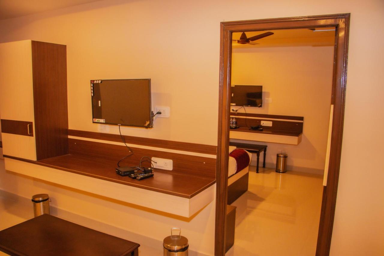 Hotel Mountview Comforts Tirupati Eksteriør billede