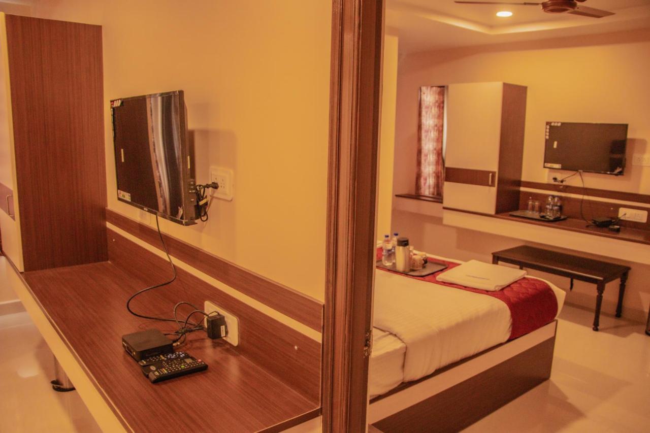 Hotel Mountview Comforts Tirupati Eksteriør billede