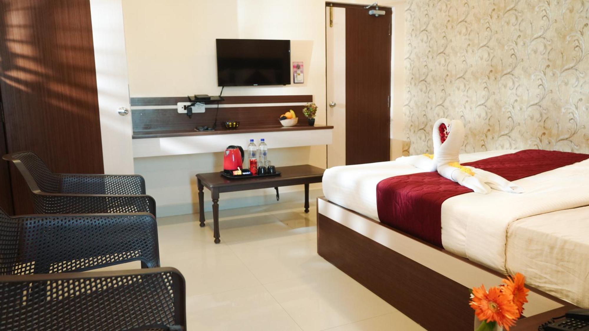 Hotel Mountview Comforts Tirupati Eksteriør billede